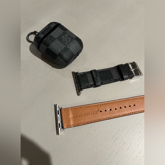 Brand New *not authentic* Louis Vuitton Apple Watch Strap & Airpod Gen 1 Case - Picture 2 of 5
